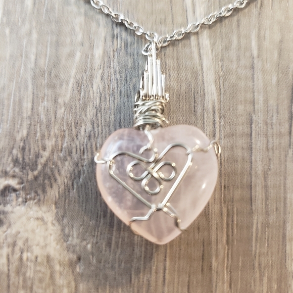 515- Pink Rose Quartz Heart Wire Wrapped Handmade NWT - Picture 2 of 4